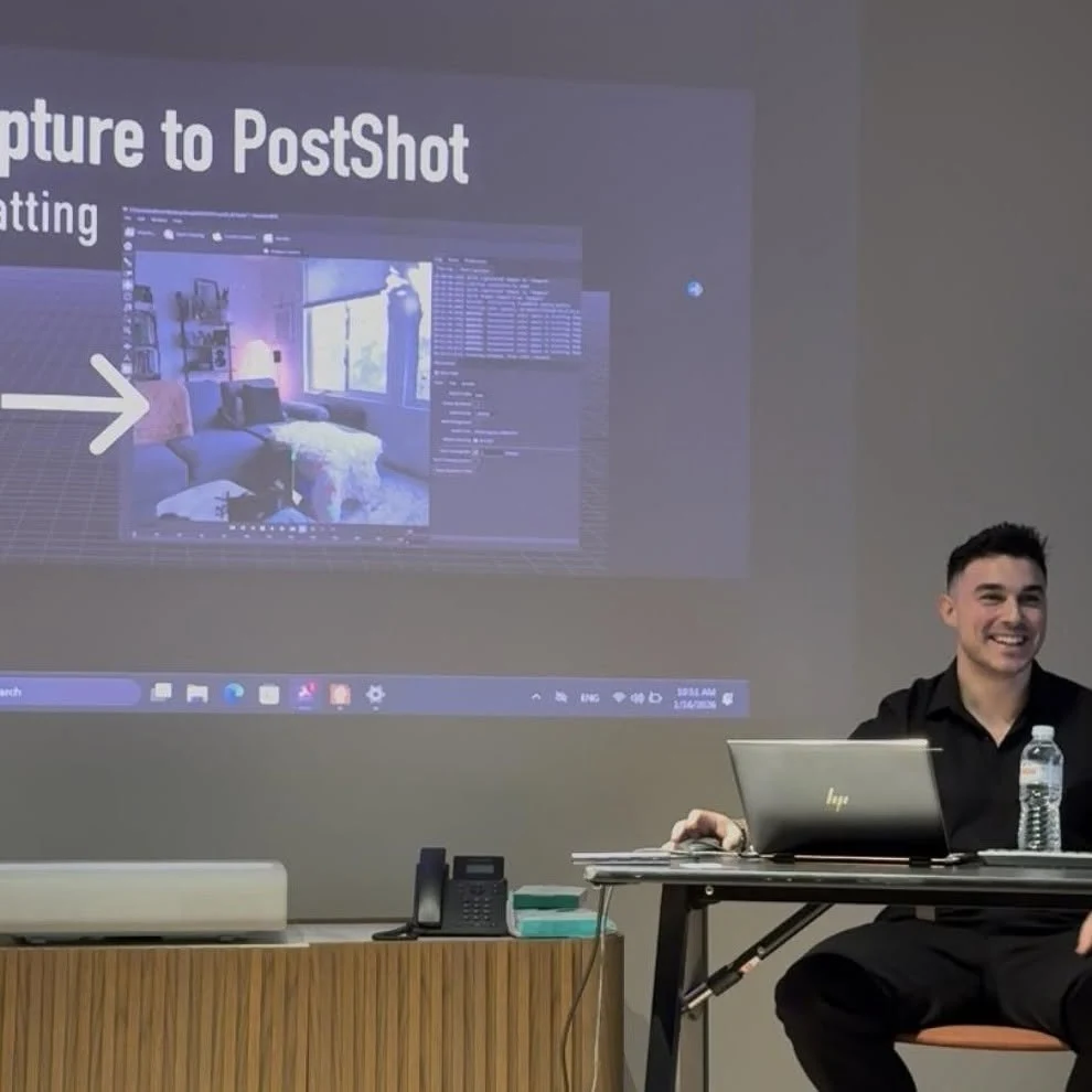 Speaker presenting a visual production workflow at Monasty