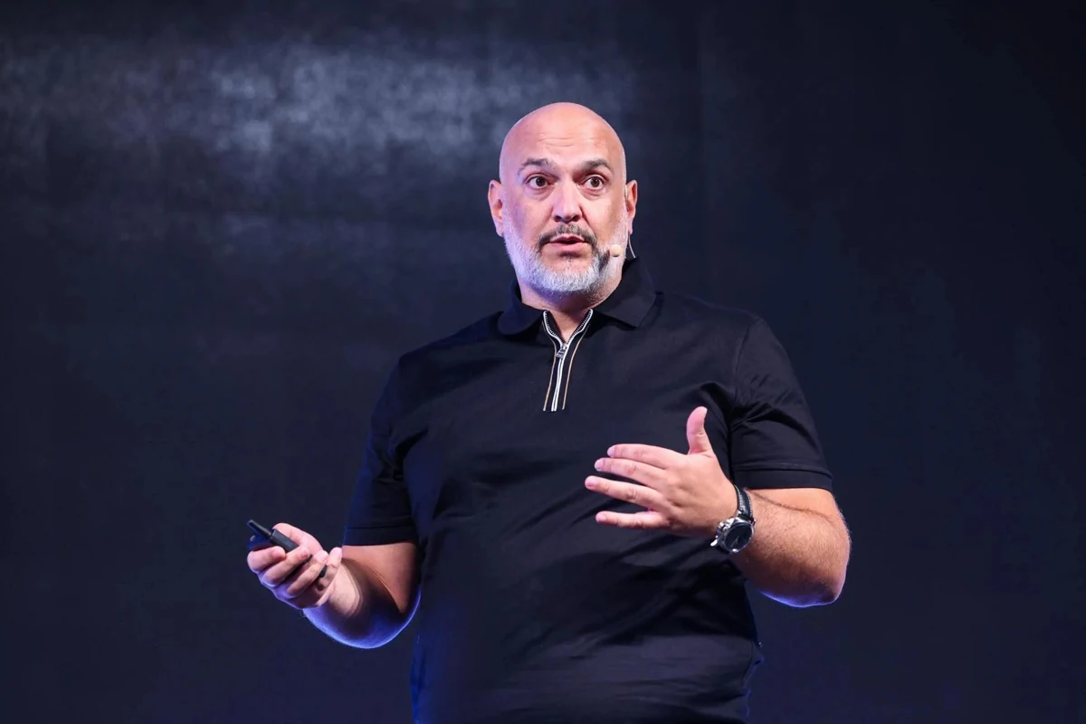Speaker on stage at the Seoul conference