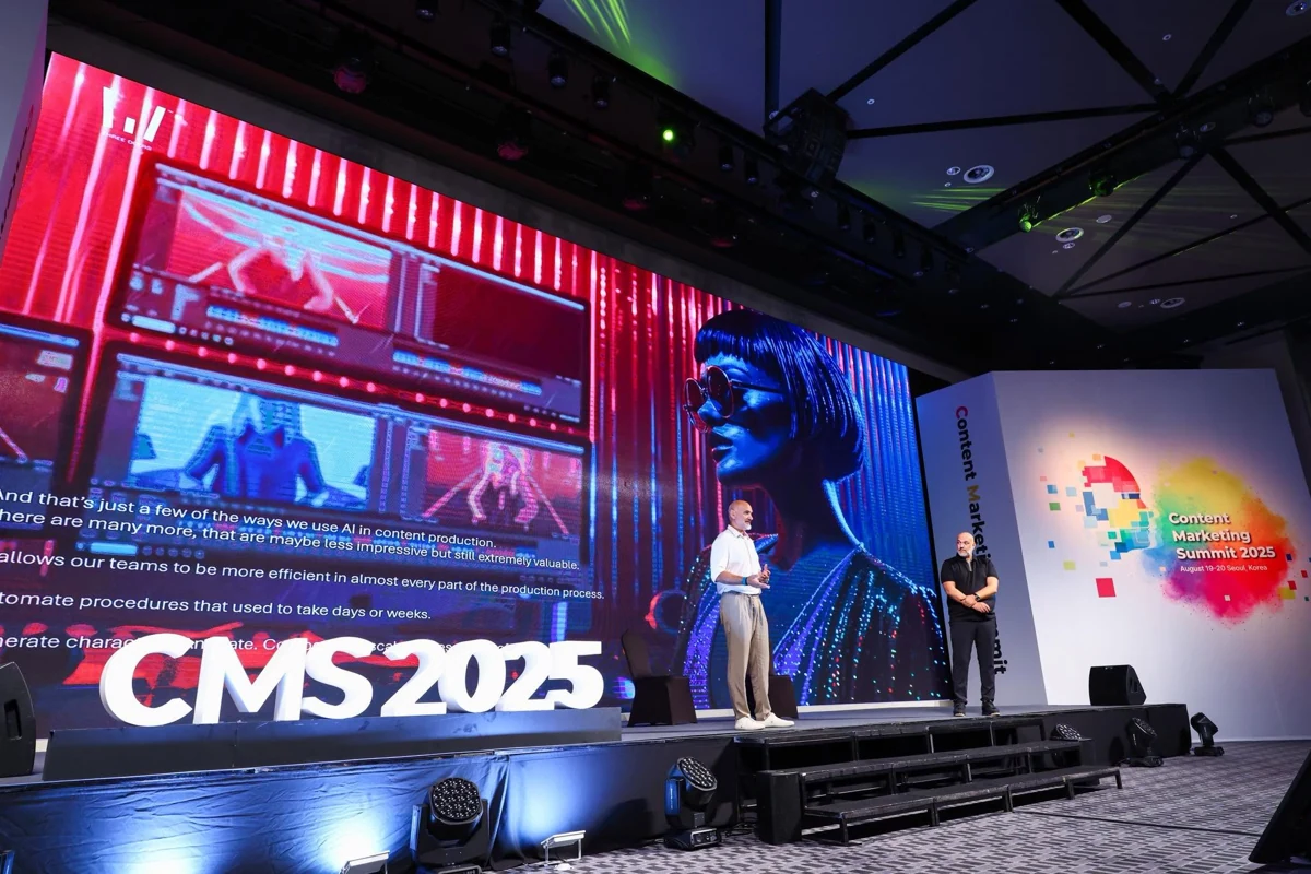 Wide view of the CMS 2025 stage and audience